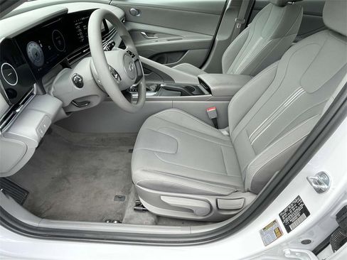 Used 2024 Hyundai Elantra SEL image 14