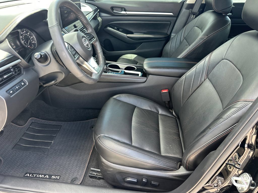 Used 2025 Nissan Altima 2.5 SR w/ SR Premium Package FWD image 9