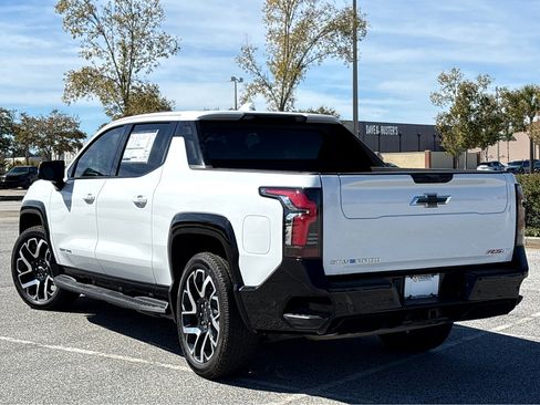 New 2025 Chevrolet Silverado EV RST image 28