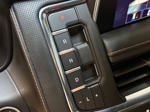 Used 2023 GMC Yukon AT4 w/ AT4 Premium Package image 31