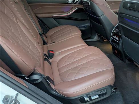 Used 2024 BMW X7 xDrive40i w/ M Sport Package image 21