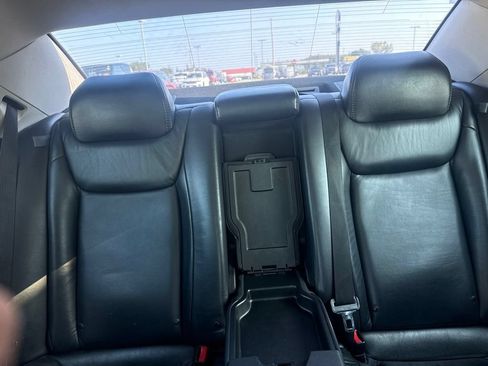 Used 2017 Chrysler 300 Limited RWD image 16