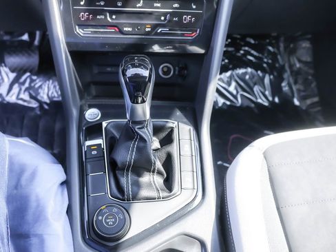 New 2025 Volkswagen Taos SE image 30