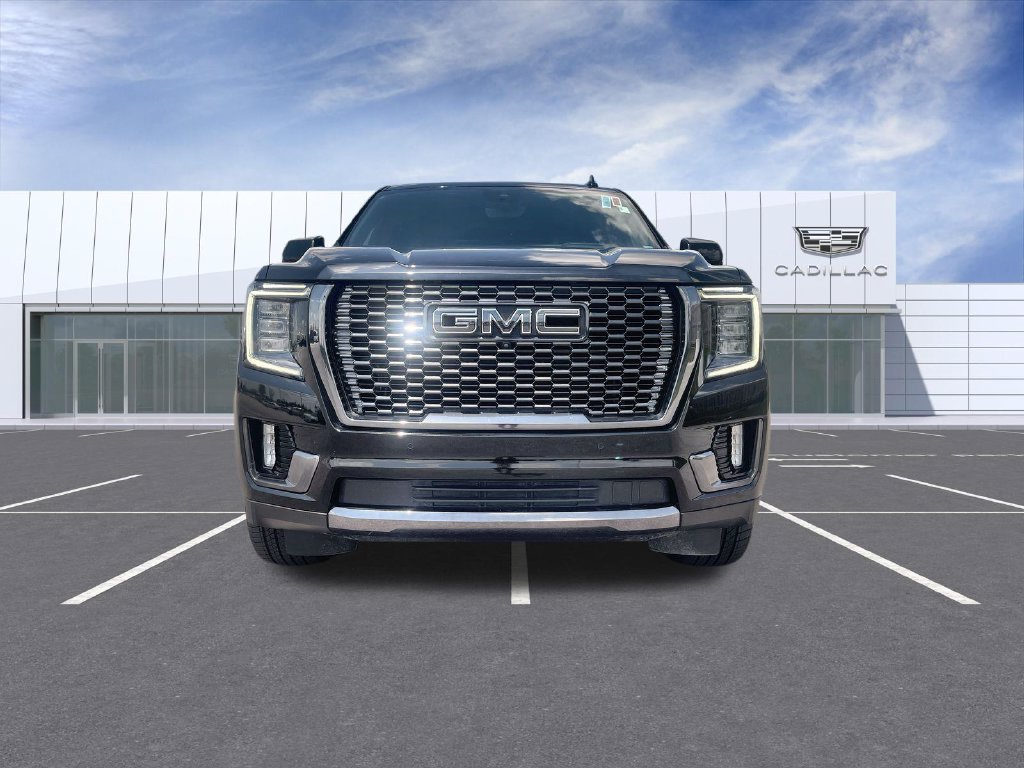 Used 2023 GMC Yukon Denali Ultimate AWD/4WD image 3