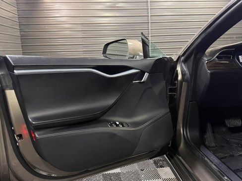 Used 2015 Tesla Model S 85 image 28