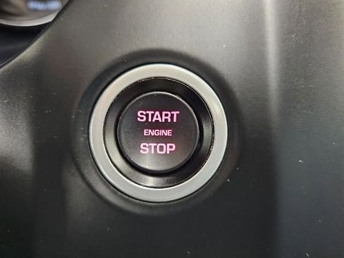 Used 2020 Jaguar E-PACE SE image 13