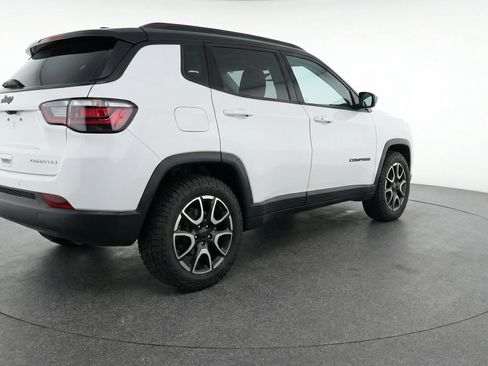 Used 2025 Jeep Compass Trailhawk image 9