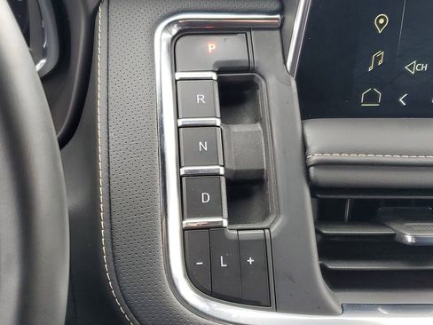 Certified 2024 GMC Yukon XL SLT w/ SLT Luxury Package image 17