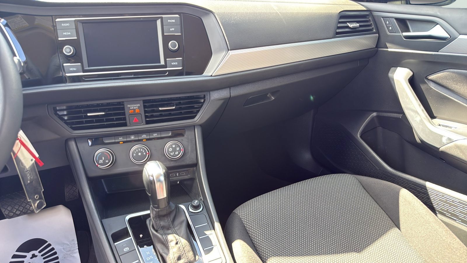 Used 2021 Volkswagen Jetta SE FWD image 18