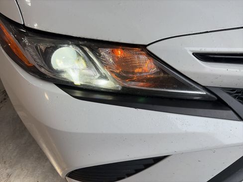 Used 2019 Toyota Camry SE image 4