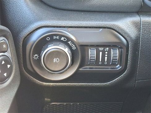 Used 2021 Jeep Wrangler Unlimited Sahara image 24