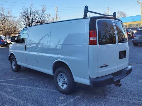Used 2019 Chevrolet Express 2500 w/ Driver Convenience Package RWD image 11