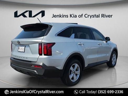 Used 2021 Kia Sorento LX FWD image 10