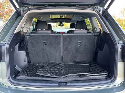 Used 2025 Volkswagen Atlas Peak Edition SE image 6