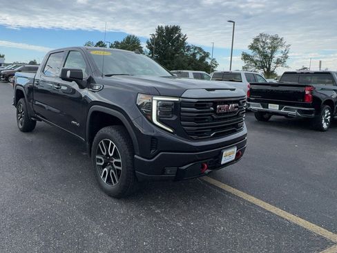 Certified 2022 GMC Sierra 1500 AT4 w/ AT4 Preferred Package AWD/4WD image 2