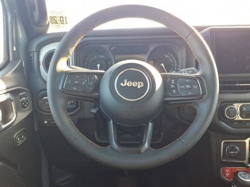 Used 2024 Jeep Wrangler Unlimited AWD/4WD image 19
