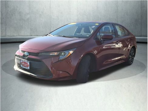Certified 2023 Toyota Corolla LE image 3