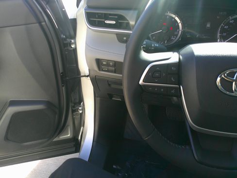 Used 2024 Toyota Highlander XLE image 20