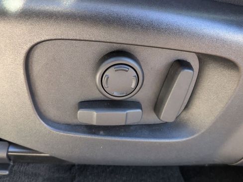 Used 2025 Land Rover Discovery Sport S image 17