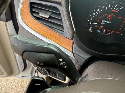 Used 2018 Lincoln MKC Select w/ Select Plus Package image 23