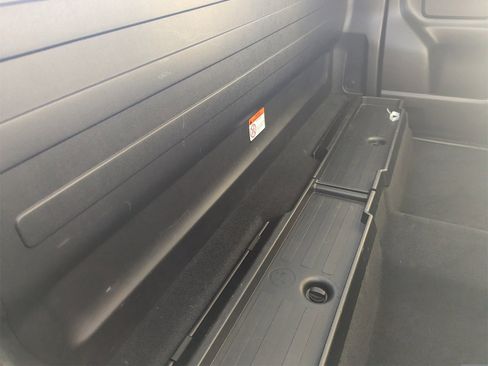 Used 2017 Toyota Tacoma SR image 13