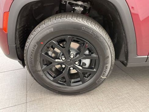 New 2026 Jeep Grand Cherokee Altitude image 8