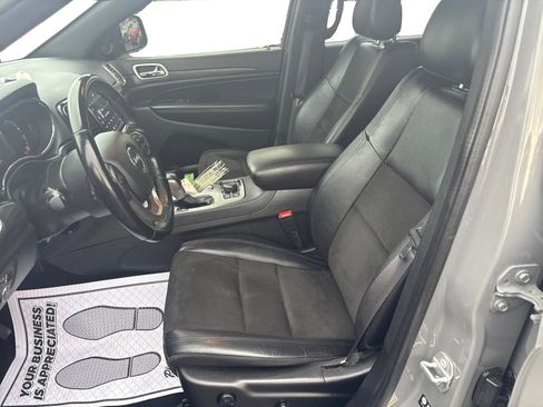 Used 2022 Jeep Grand Cherokee Laredo X image 9