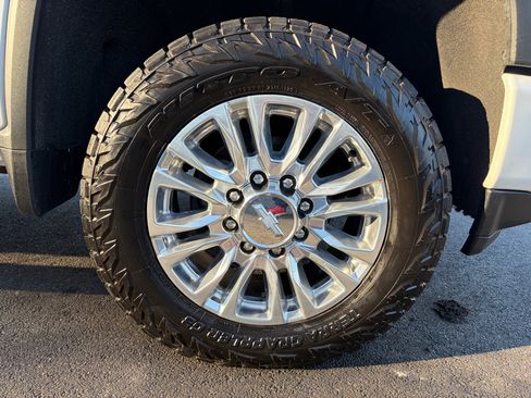 Used 2020 Chevrolet Silverado 2500 High Country w/ Z71 Off-Road Package image 17