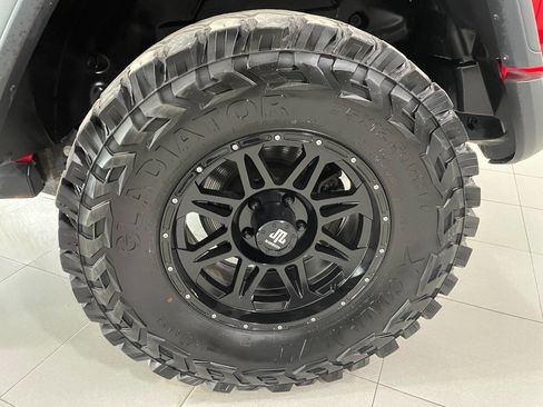 Used 2019 Jeep Wrangler Rubicon w/ Cold Weather Group image 12