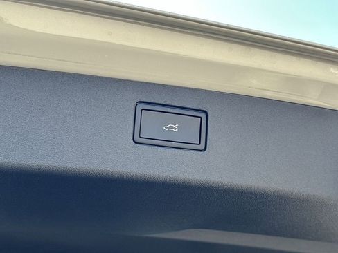 New 2026 Volkswagen Tiguan SE R-Line image 25