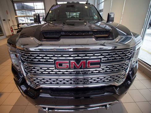 Used 2022 GMC Sierra 3500 Denali w/ Denali Ultimate Package image 3