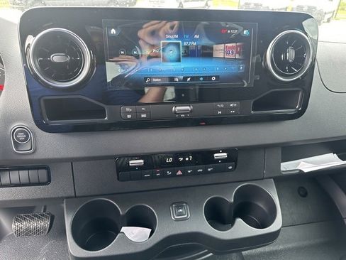 Used 2023 Mercedes-Benz Sprinter 2500 image 11