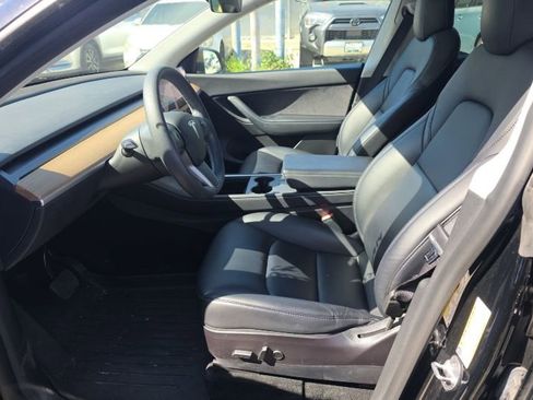 Used 2022 Tesla Model Y Long Range image 6