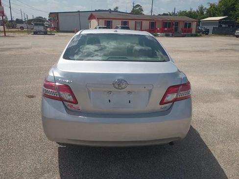 Used 2011 Toyota Camry LE w/ LE Extra-Value Pkg FWD image 4