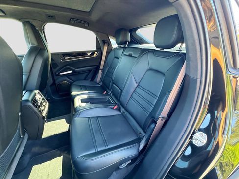 Used 2025 Porsche Cayenne Turbo image 30