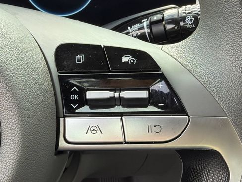 Used 2024 Hyundai Elantra SEL FWD image 25