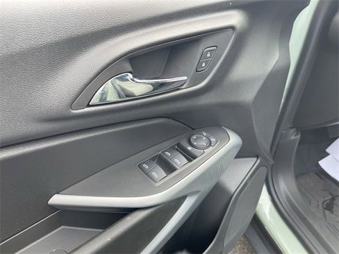 Used 2024 Chevrolet Trax RS image 21