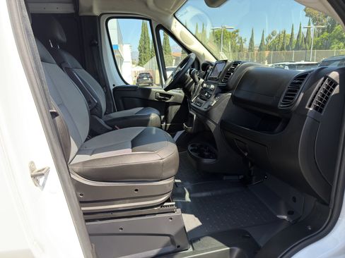 Used 2025 RAM ProMaster 2500 w/ Convenience Group FWD image 10