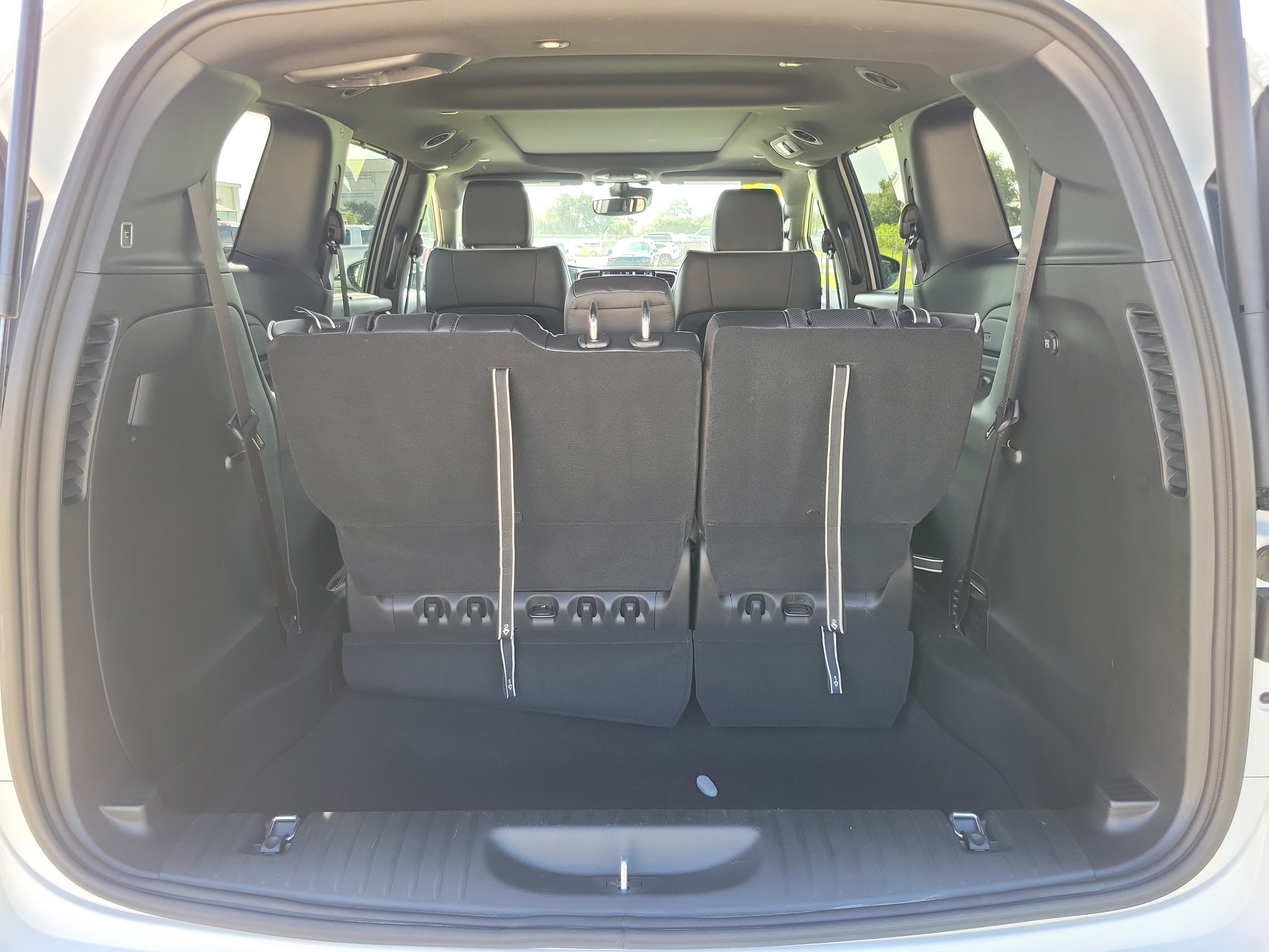 Used 2025 Chrysler Pacifica Limited FWD image 7