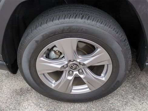 Used 2022 Toyota RAV4 XLE w/ Convenience Package image 10