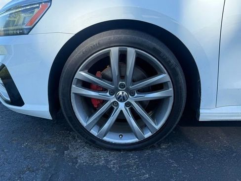 Used 2018 Volkswagen Passat 2.0T R-Line w/ R-Line Lighting Package image 29