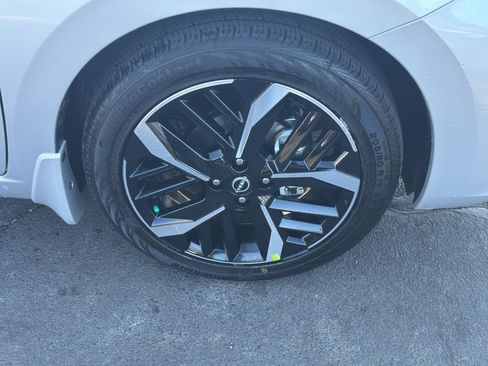 New 2025 Nissan Versa SR w/ Trunk Package image 9