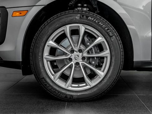 Certified 2026 Porsche Macan AWD/4WD image 11
