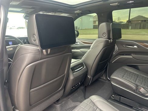 Used 2024 Cadillac Escalade Premium Luxury Platinum AWD/4WD image 35