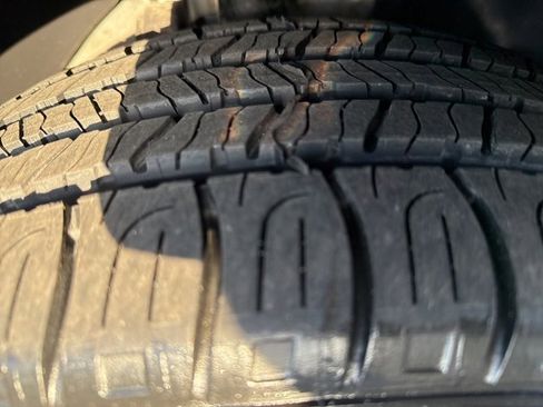 Used 2023 Kia Sorento LX image 10