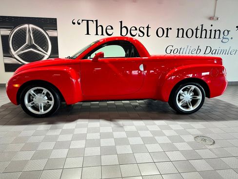 Used 2004 Chevrolet SSR w/ Preferred Equipment Group image 9