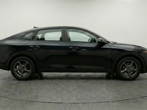 Used 2025 Kia K4 LXS image 11