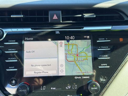 Used 2020 Toyota Camry XLE image 17