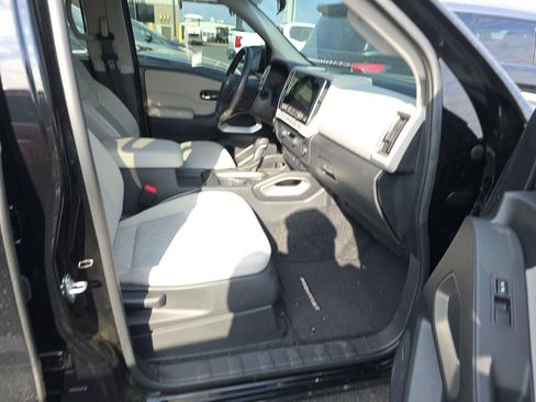 Used 2025 Nissan Frontier SV w/ SV Convenience Package image 13