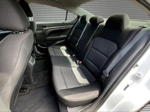 Used 2018 Hyundai Elantra SE FWD image 19
